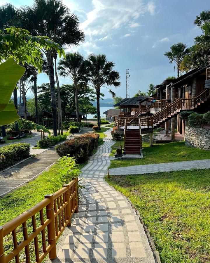 Hotel Fridays Puerto Galera Exteriér fotografie