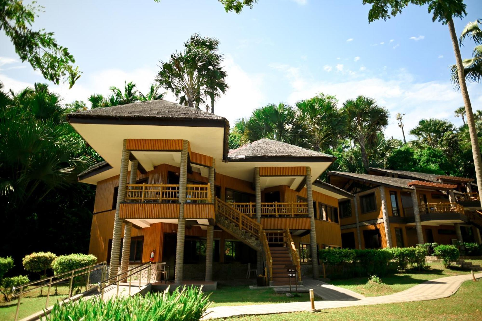 Hotel Fridays Puerto Galera Exteriér fotografie